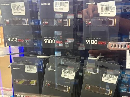 В магазинах полно модулей памяти и накопителей, но их никто не покупает В магазинах полно модулей памяти и накопителей, но их никто не покупает