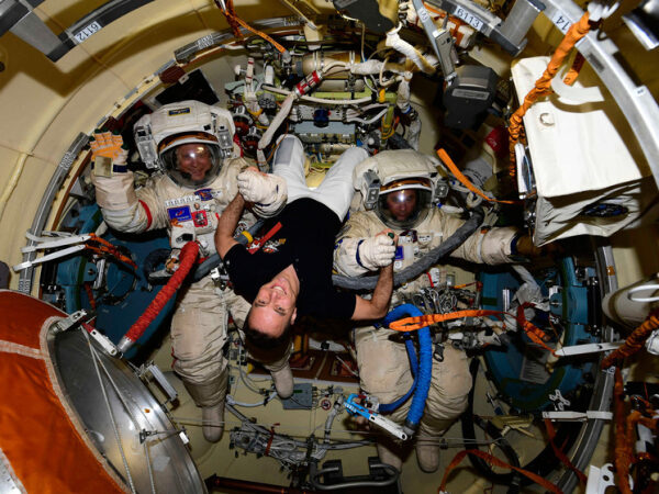 Все полеты космонавтов на МКС могут стать годовыми: в Роскосмосе обсуждают плюсы и минусы перехода на новый график 1 Все полеты космонавтов на МКС могут стать годовыми: в Роскосмосе обсуждают плюсы и минусы перехода на новый график