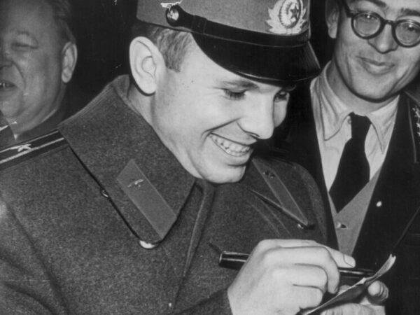 &laquo;Вспомнил во сне&raquo;: о чем умалчивала учитель Гагарина по-английскому