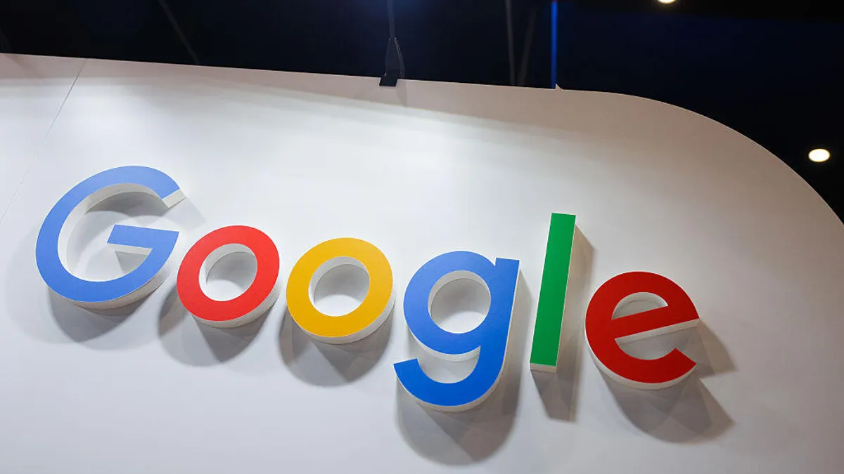 Логотип Google на стенде Google во время 18-го Европейского экономического конгресса в Международном конгресс-центре в Катовице, Польша, 22 апреля 2026 года.