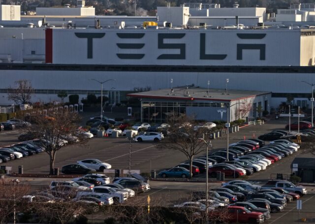 В Калифорнии компания Tesla отклонила иск о расовой дискриминации.