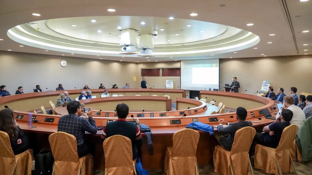Общество IEEE помогает исследователям найти следующего корпоративного спонсора. 1 2e88f82748e269bcd06a74f78a06b809
