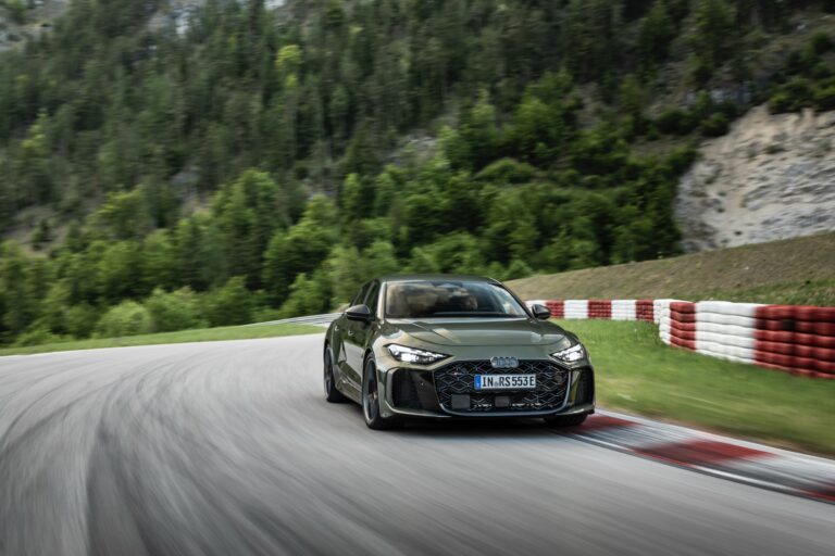 Первый тест-драйв Audi RS5 2027 года: высокопроизводительный гибрид с двойной индивидуальностью.