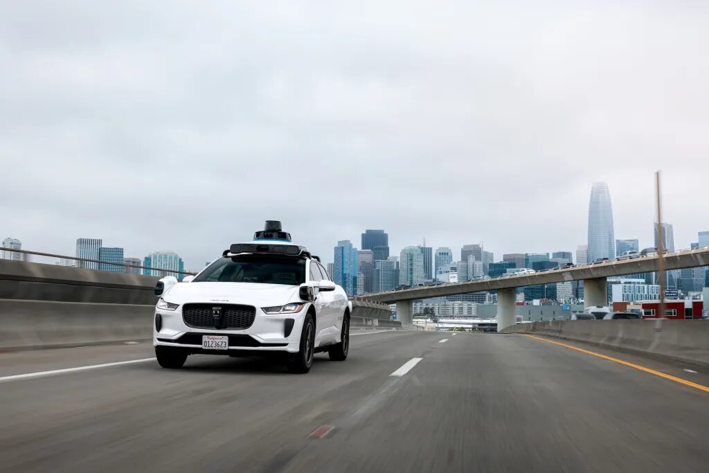 WAYMO на автостраде Сан-Франциско