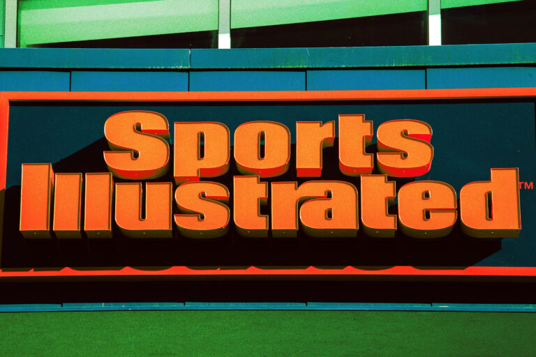 Sports Illustrated только что удалил все статьи одного из своих авторов после обвинения в плагиате ИИ