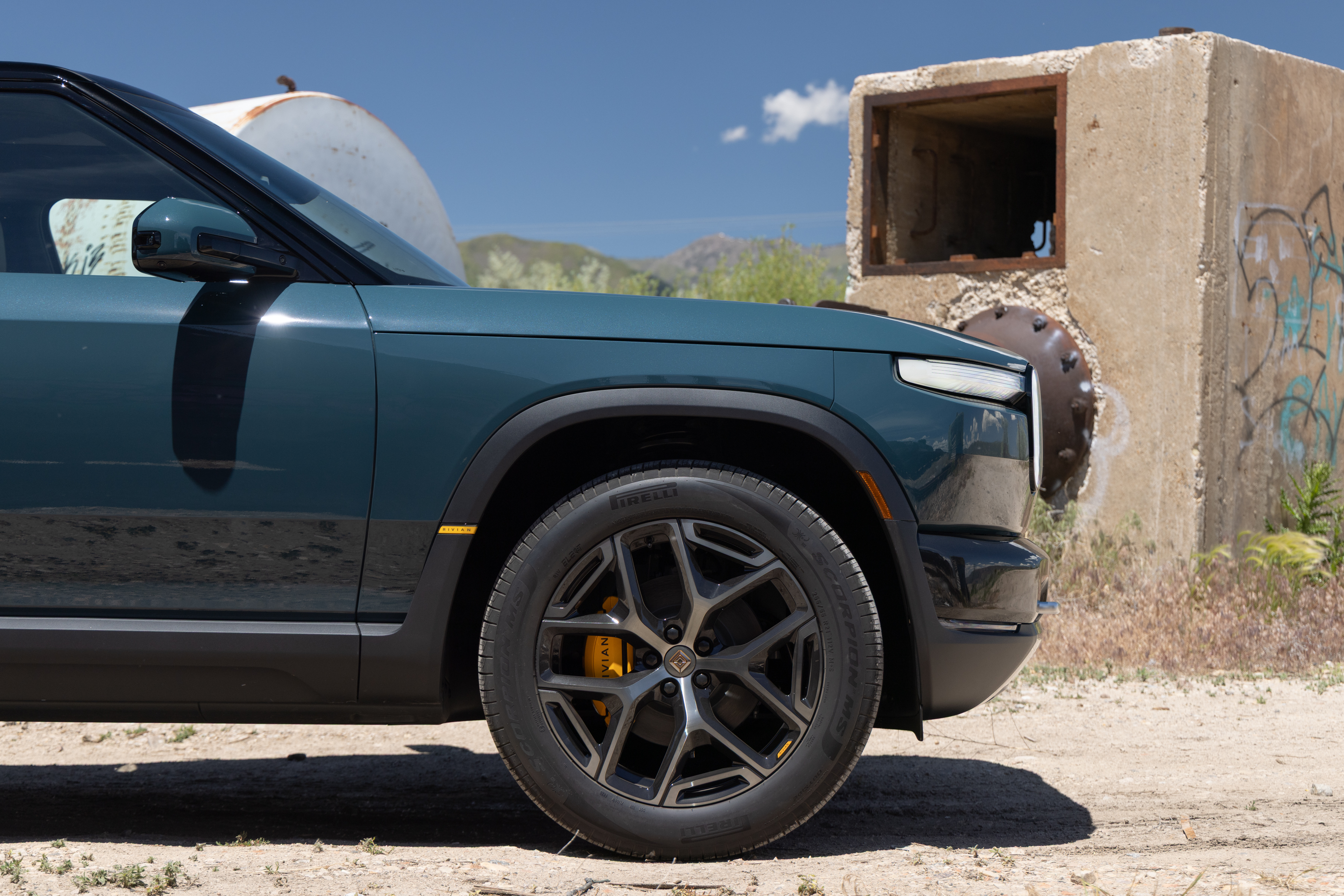Передняя часть Rivian