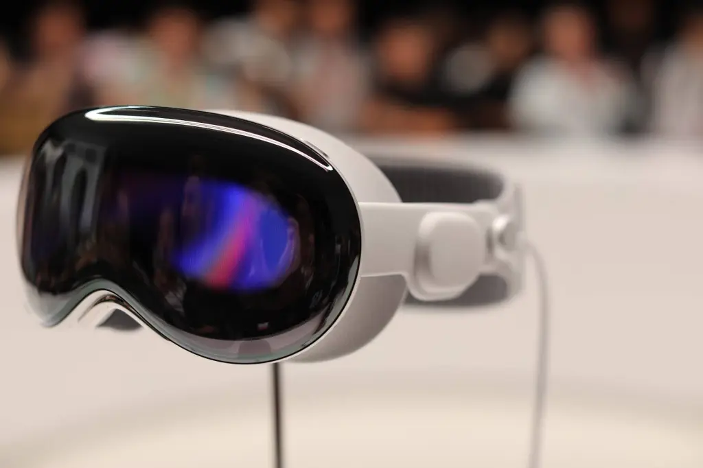 По сообщениям, руководитель Apple Vision Pro уходит в OpenAI.