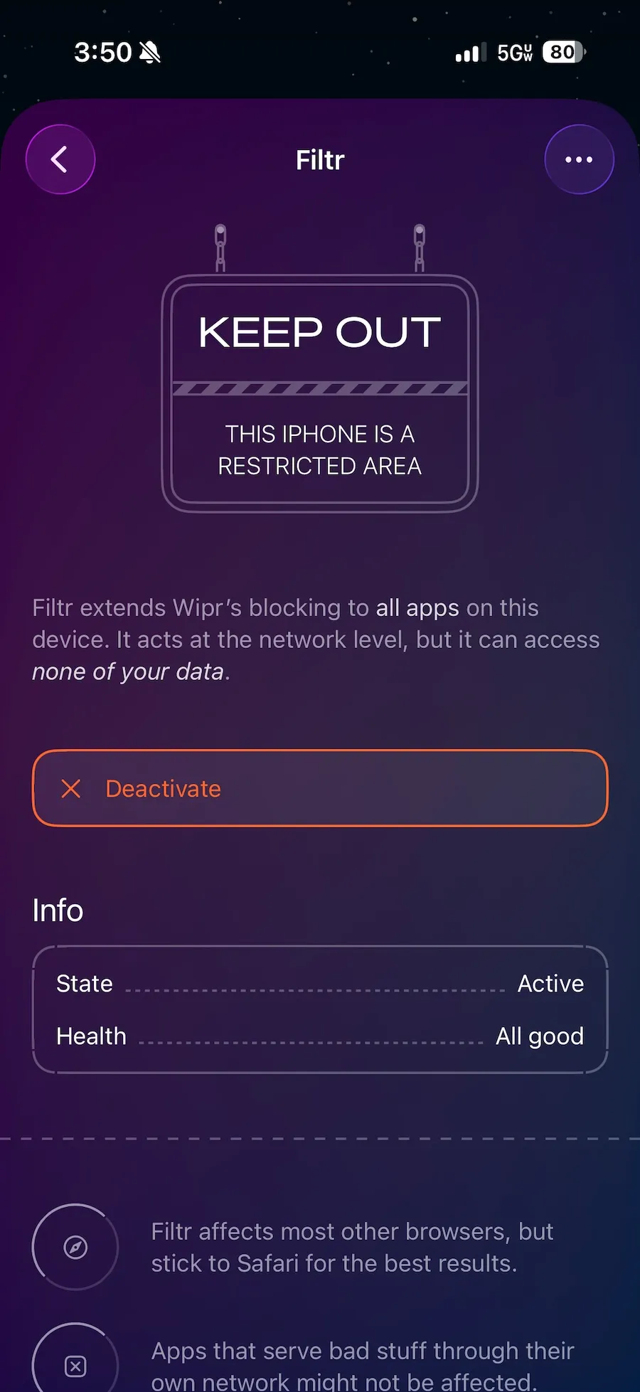 Скриншот приложения Wipr на iOS, демонстрирующий дополнение Filtr, показывающий, что оно активировано и в данный момент работает.