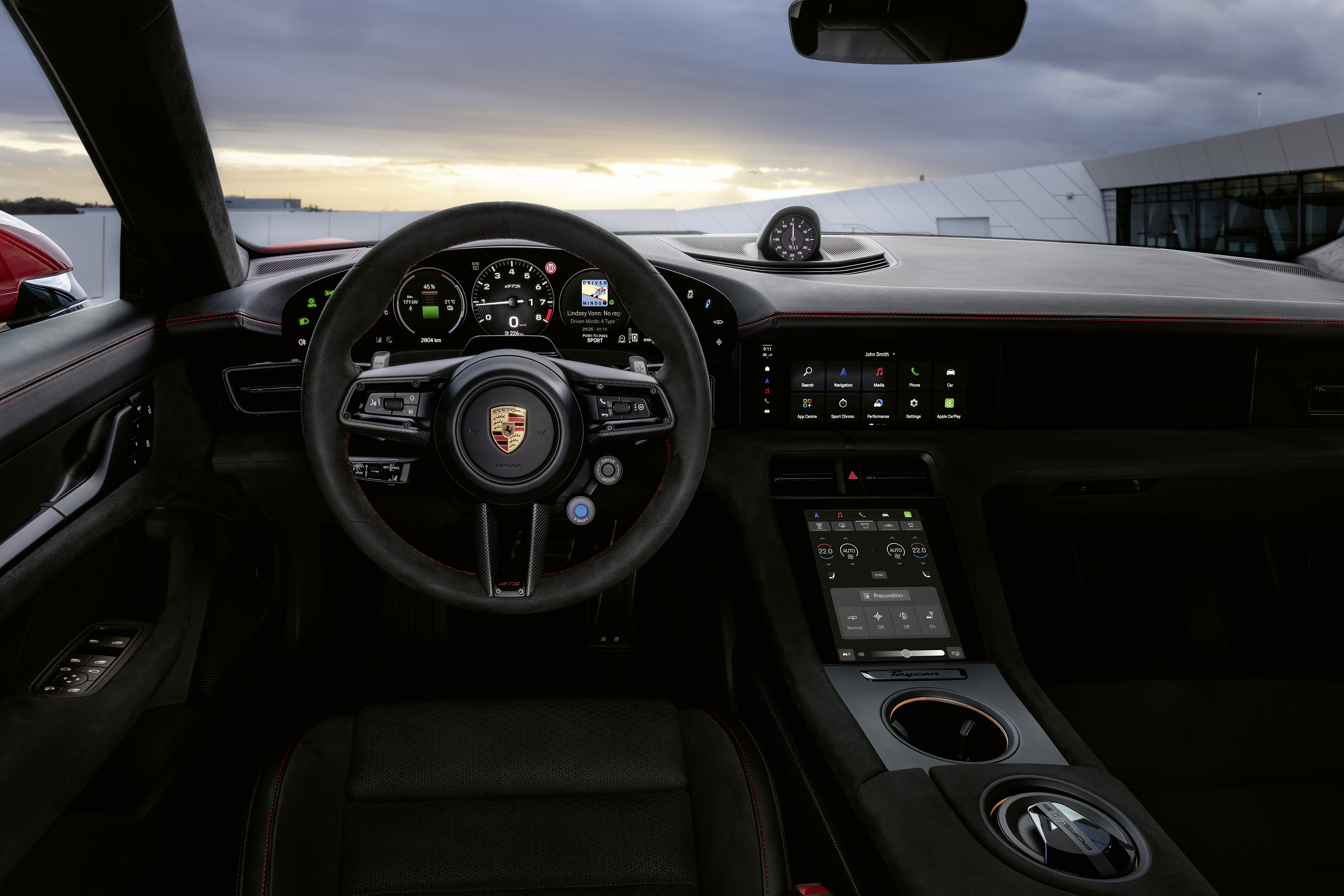 Интерьер Porsche Taycan.
