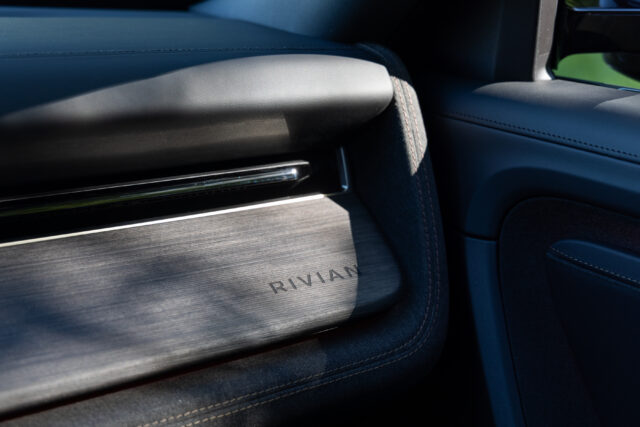 Приборная панель Rivian R2