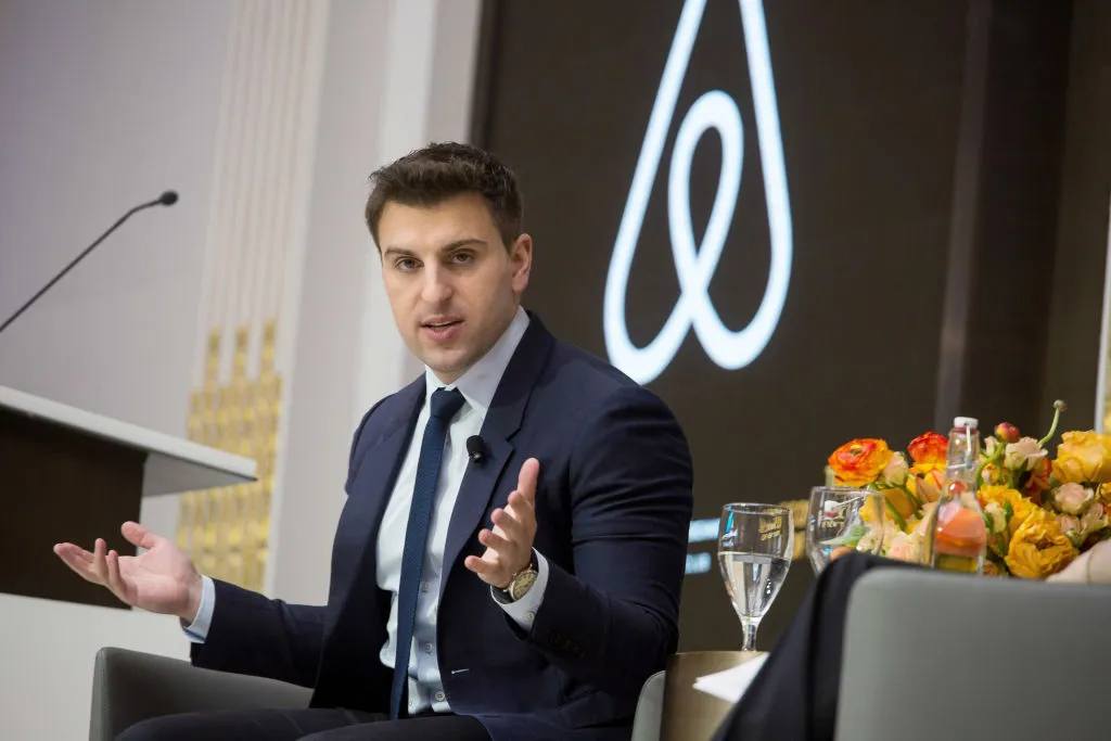 Брайан Чески, генеральный директор и соучредитель Airbnb Inc., выступает во время обеда Экономического клуба Нью-Йорка на Нью-Йоркской фондовой бирже.