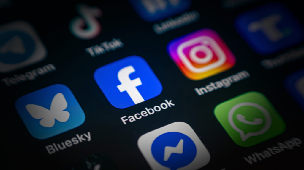 Похоже, Facebook и Instagram не работают.