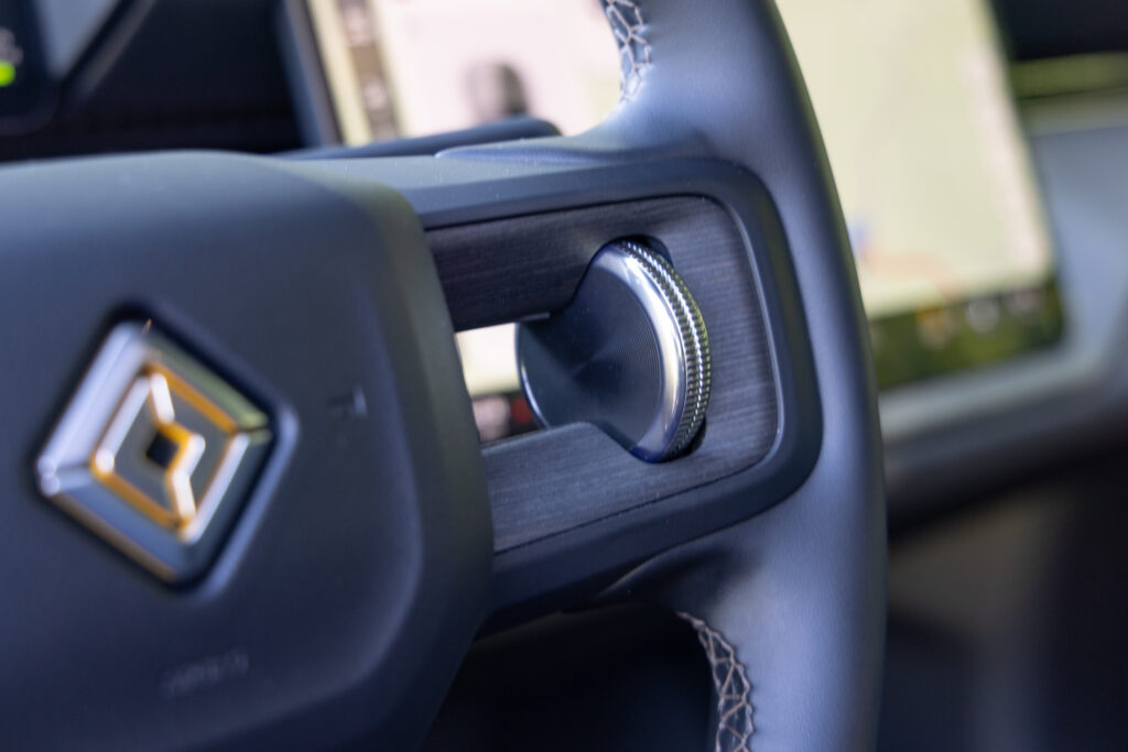 Детали рулевого колеса Rivian