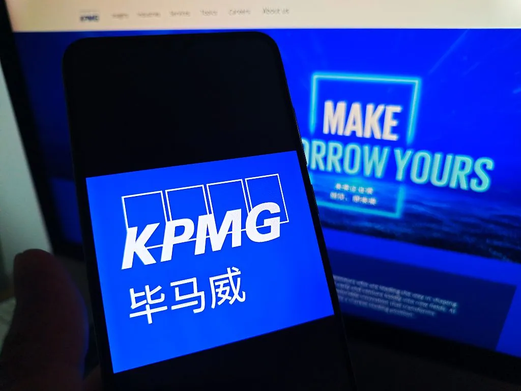 Компания KPMG отозвала свой отчет об использовании ИИ из-за предполагаемых галлюцинаций.