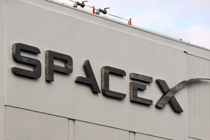 Компания SpaceX покупает стартап Cursor, занимающийся разработкой программного обеспечения для искусственного интеллекта, за 60 миллиардов долларов.