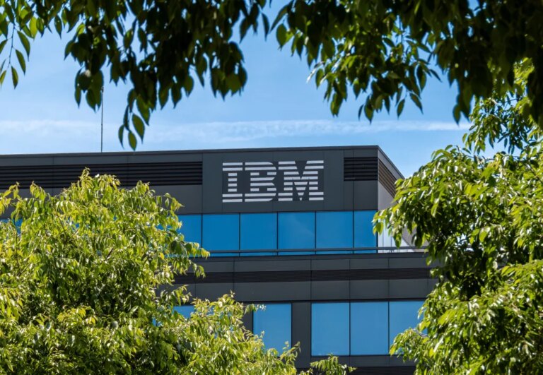 Бывший руководитель киберподразделения, ставший информатором, обвиняет IBM в сокрытии информации о нескольких случаях утечки данных.