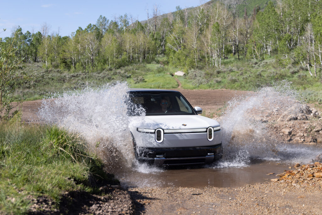 Первый тест-драйв: Rivian R2 2027 года полностью меняет правила игры в мире электромобилей.