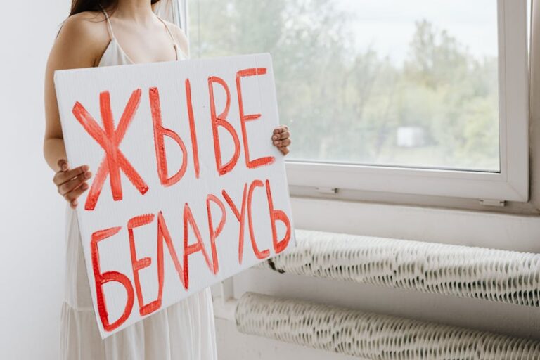 Тысячи людей подписали петицию против сокращения технической поддержки для студентов с ограниченными возможностями в Англии.