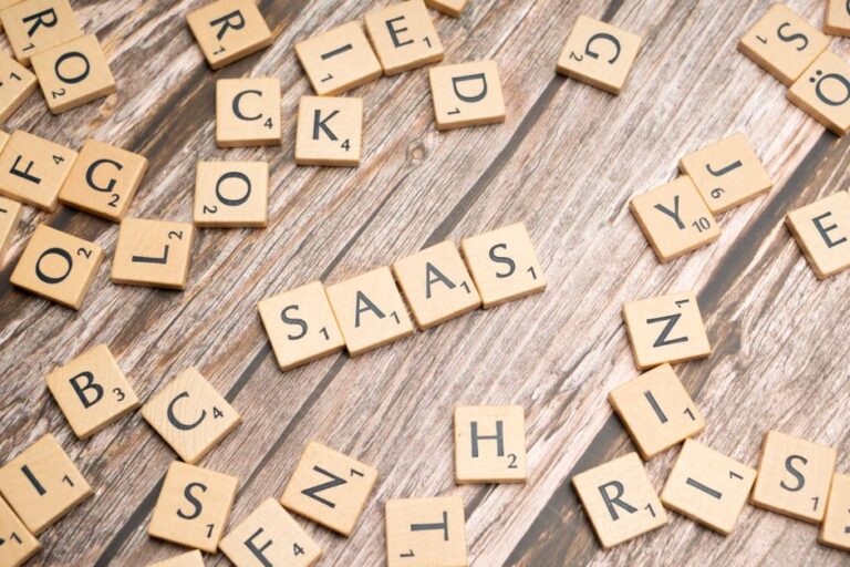 ИИ-конструктор микросайтов: как запустить 10 SaaS-продуктов в год без программиста