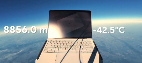 Посетители ASUS Summit 2026 гнули, поливали водой и всячески пытались сломать ноутбук ExpertBook Ultra