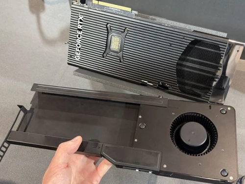 Устройство Cooler Master MasterFlow защищает процессор от горячего воздуха видеокарты