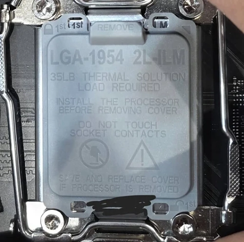 Впервые сокет Intel LGA1954 для процессоров Nova Lake попал в объектив камеры