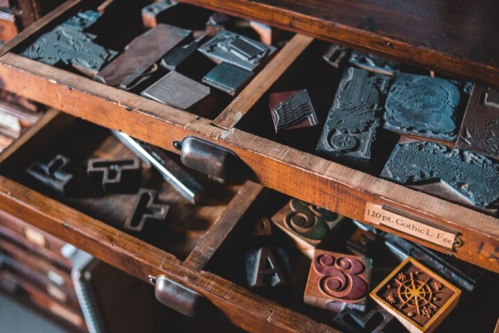 Составьте каждое задание для поколения RAG, исходя из базового задания и правил, используемых для каждого вопроса.