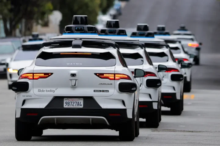 Компания Waymo сообщает о возобновлении работы метро в Сан-Франциско после часовой паузы.