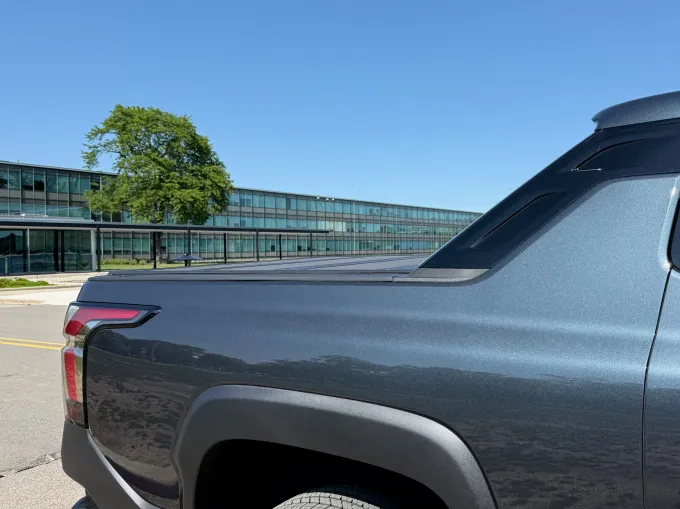 Компания Chevrolet создала полностью американский электромобиль-грузовик — почему же его никто не покупает? 6 Вид на кузов электромобиля Silverado.