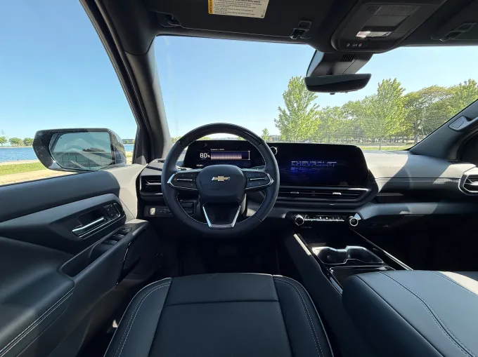 Компания Chevrolet создала полностью американский электромобиль-грузовик — почему же его никто не покупает? 4 На экране электрического пикапа отображается 80%.