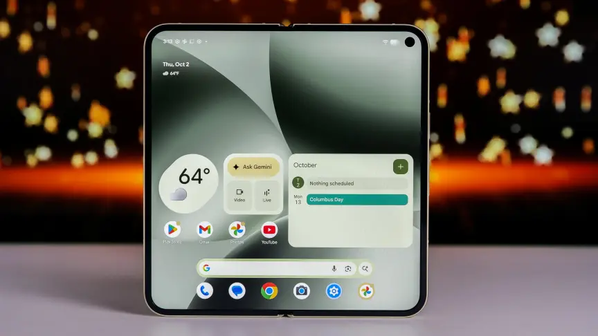 Samsung Galaxy Z Fold 8 Ultra против Google Pixel 10 Pro Fold: сравнение высококлассных складных смартфонов. 4 В вертикальном положении Pixel 10 Pro Fold дисплей находится внутри устройства, а в разложенном — внутри.