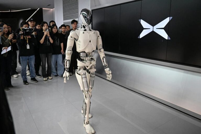 2025-й стал годом, когда человекоподобные роботы 🤖 вышли из лабораторий…