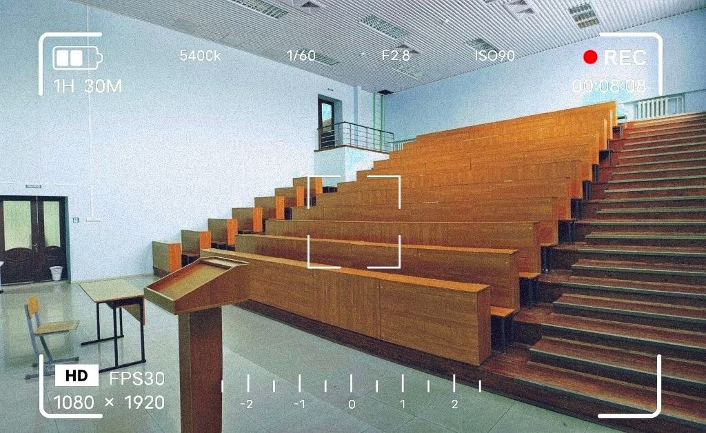 ИИ начнёт помогать вузам выявлять студентов-прогульщиков. Технологию видеоаналитики создала компания…