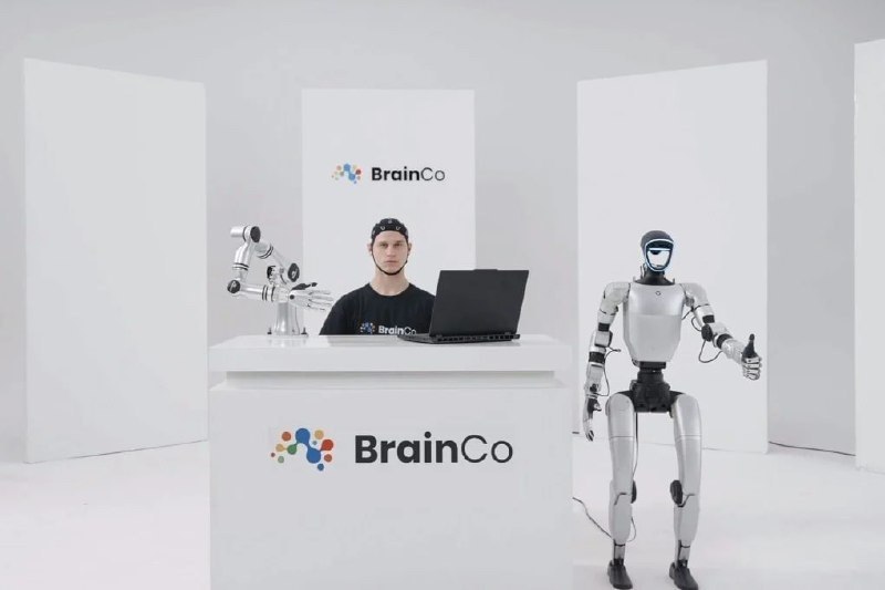 Китайский стартап BrainCo научился управлять роботами силой мысли Компания представила…