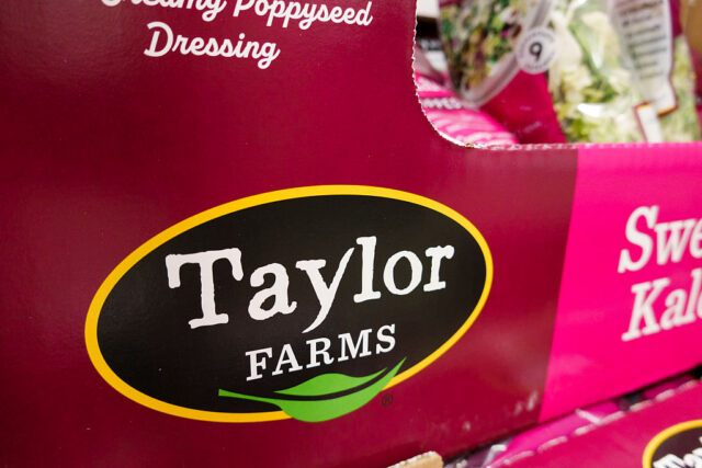 Менее 2,5% отозванного компанией Taylor Farms салата было поставлено в рестораны Taco Bell.