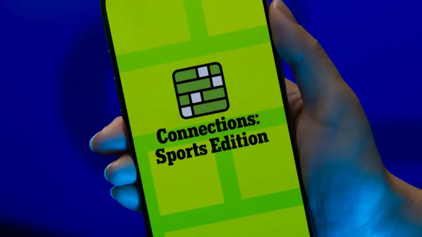 Логотип Connections: Sports Edition на телефоне