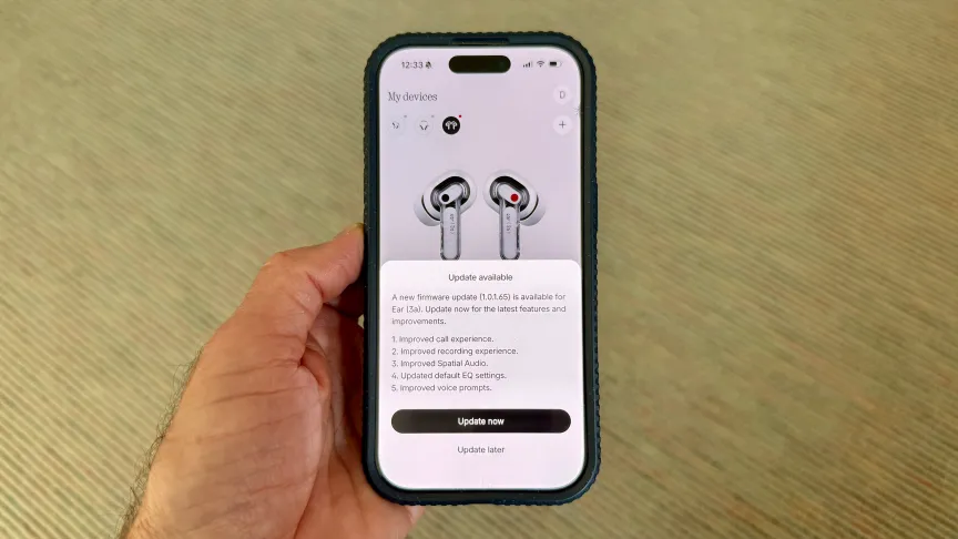 Скриншот сообщения об обновлении прошивки для наушников Nothing Ear 3a на iPhone 16 Pro