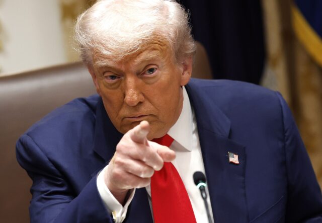Трампа подали в суд из-за «наглой» схемы продажи доступа к API Truth Social за 100 000 долларов в месяц.