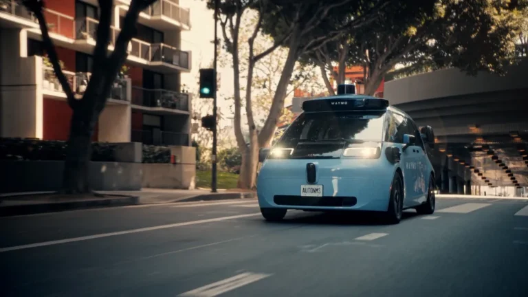 Более дешевое роботакси нового поколения от Waymo теперь доступно для всех пассажиров в этих трех городах.