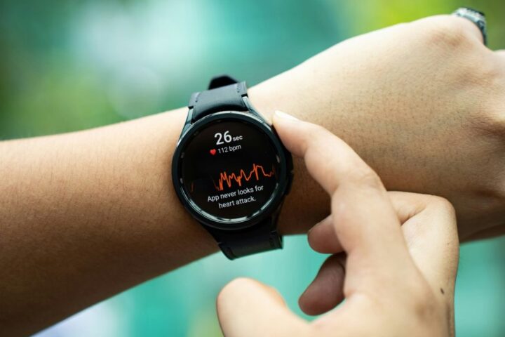 Модели искусственного интеллекта Samsung для здравоохранения анализируют данные биосигналов, получаемые с помощью носимых устройств.