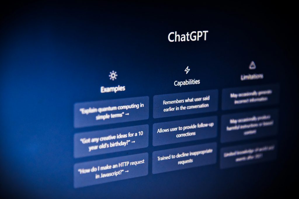 Треть рекламных объявлений ChatGPT появляется в нерелевантных диалогах.