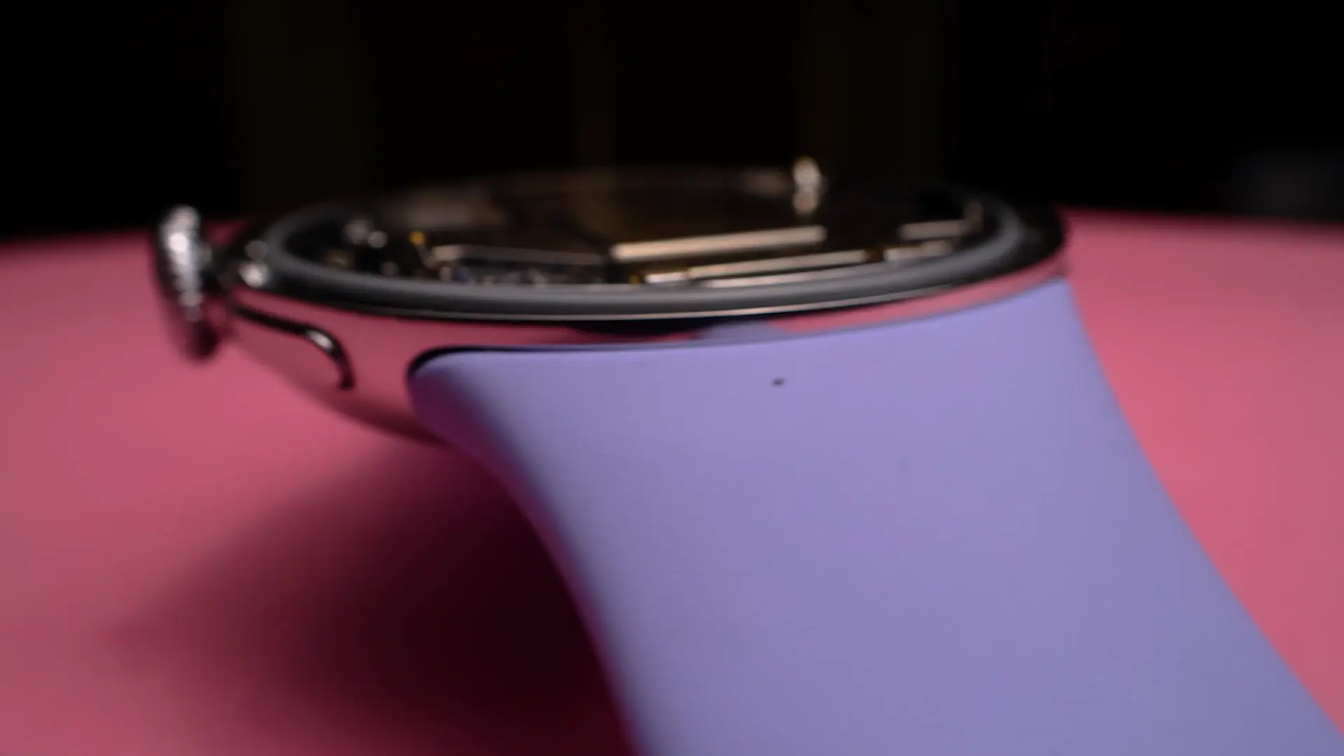 Я заменил экран на своих часах Google Pixel Watch 4. Больше носимых устройств должны быть настолько ремонтопригодными.