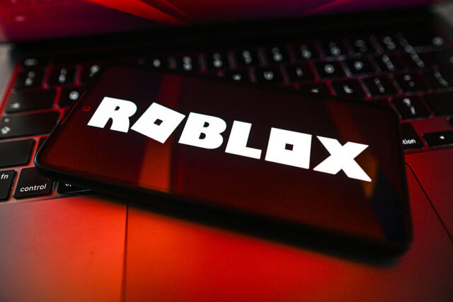 Roblox должен внести изменения после того, как не смог заблокировать взрослых, пристающих к детям.