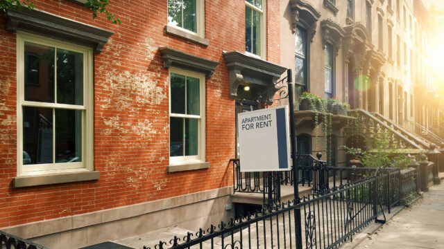 В иске утверждается, что скрытые объявления на Zillow создали ложный шок предложения, что привело к росту арендной платы в Нью-Йорке.