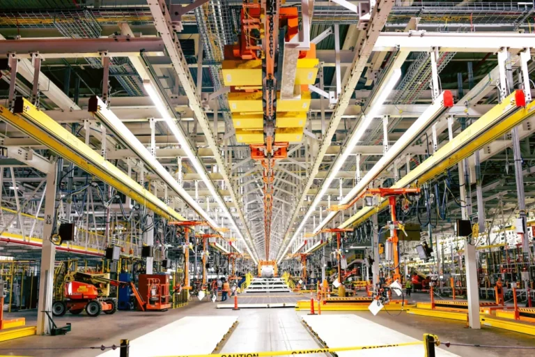 Компания Ford планирует завершить модернизацию завода по производству электрогрузовика Fathom стоимостью 2 миллиарда долларов.