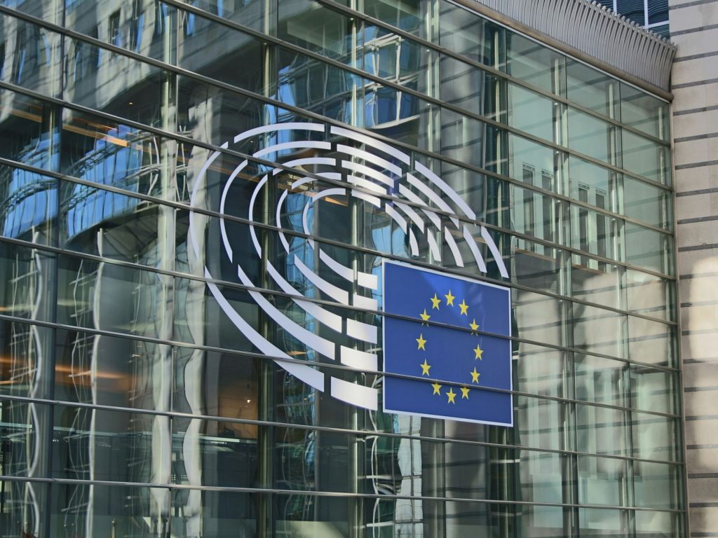 Вступают в силу правила прозрачности, предусмотренные статьей 50 Закона ЕС об искусственном интеллекте.