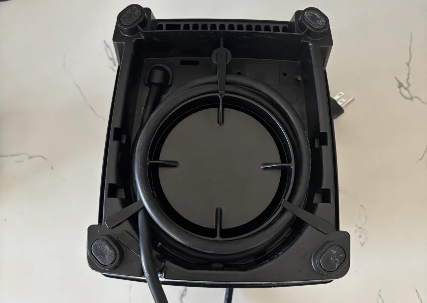 Нижняя часть черного блендера Vitamix VX1.