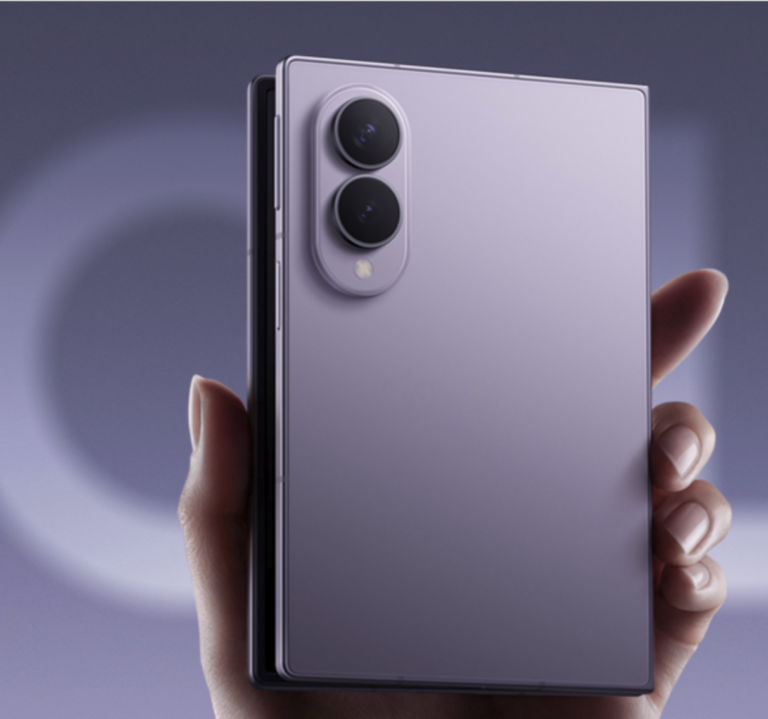 Обзор Galaxy Z Fold 8: миниатюрный смартфон, способный менять форму в любой момент.