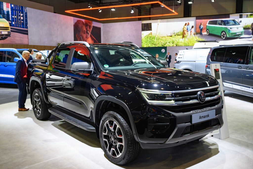 БРЮССЕЛЬ, БЕЛЬГИЯ - 10 ЯНВАРЯ: Пикап Volkswagen Amarok на выставке AutoSalon 10 января 2025 года в Брюсселе, Бельгия. (Фото: Сьорд ван дер Валь/Getty Images)