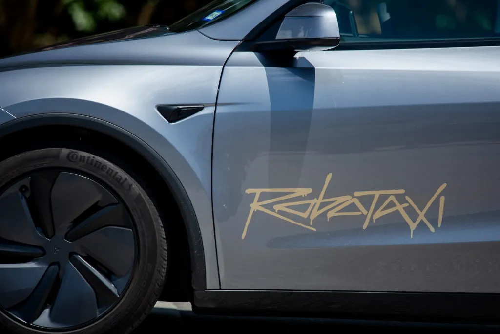Компании Tesla, Uber и Waymo получили разрешение на эксплуатацию тысяч роботакси в штате Невада.